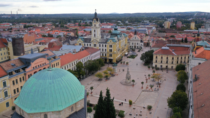 Elfogadták Pécs költségvetését, egy képviselő kilépett a városvezető koalícióból