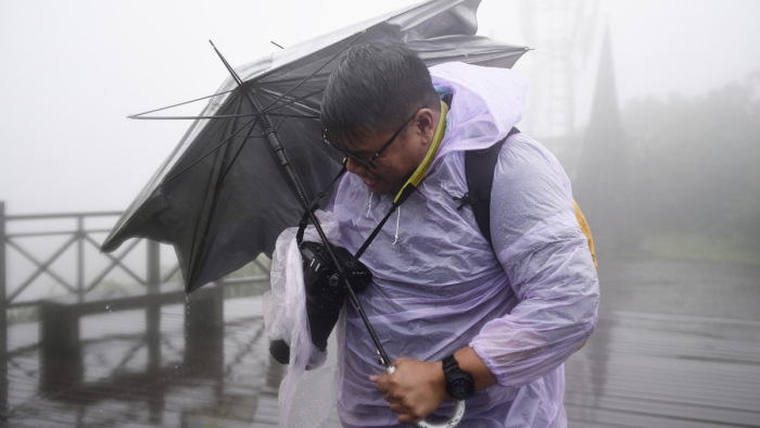 Életveszélyes viharok közeledte miatt tanítási szünetet is elrendeltek a hatóságok Németországban