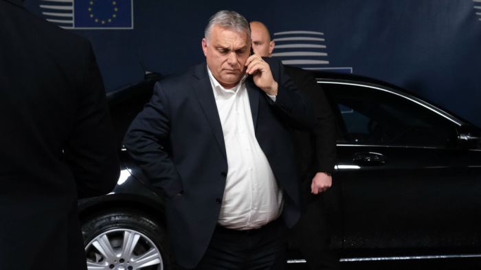 Orbán Viktor a rendkívüli uniós csúcsra utazik