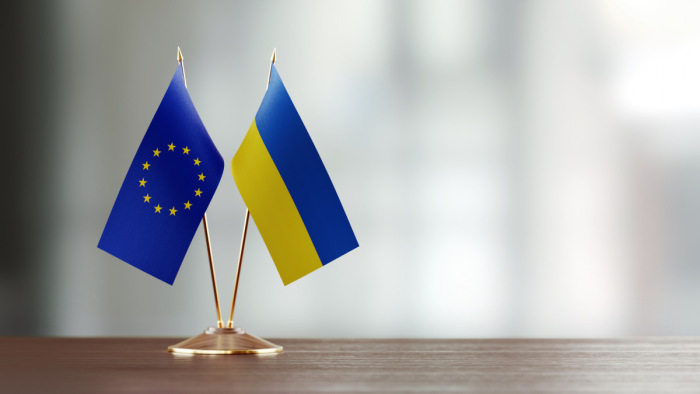 Ukrán EU-tagság: a nagy dilemma, amit most Emmanuel Macron próbál megoldani