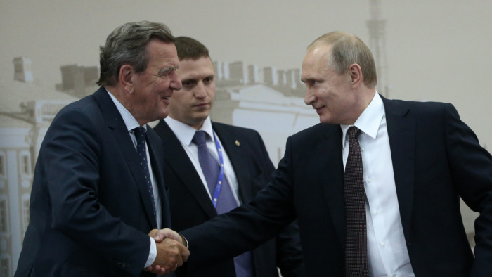 Volt vezető nyugati politikusok menekülnek az orosz állami vállalatok jól fizető állásaiból