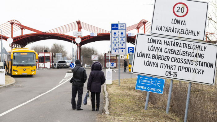 Ukrajnai fennakadás miatt egy időre leállt a lónyai határátkelő