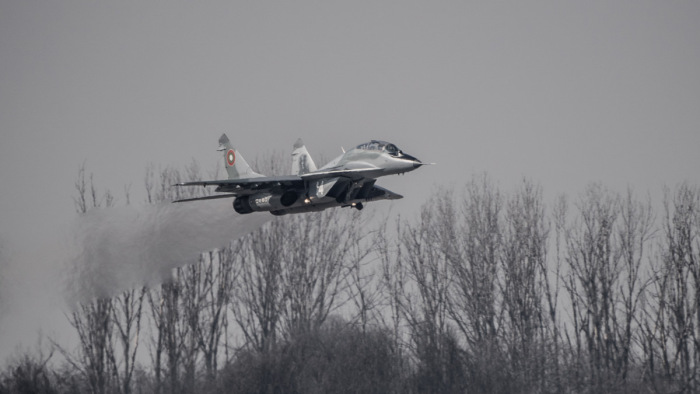 Nehézkesen születik meg a döntés a szlovák MiG-ekről