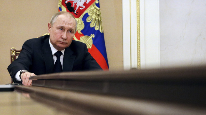 Vlagyimir Putyin jóváhagyta, hogy külföldi önkénteseket szállítsanak a háborús övezetbe