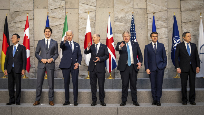 A G7-csoport tagjai elkötelezték magukat az orosz olajimport leállítása mellett