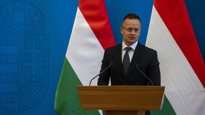 Egy kormányzati nem-et visz Varga Mihály az uniós tanácskozásra