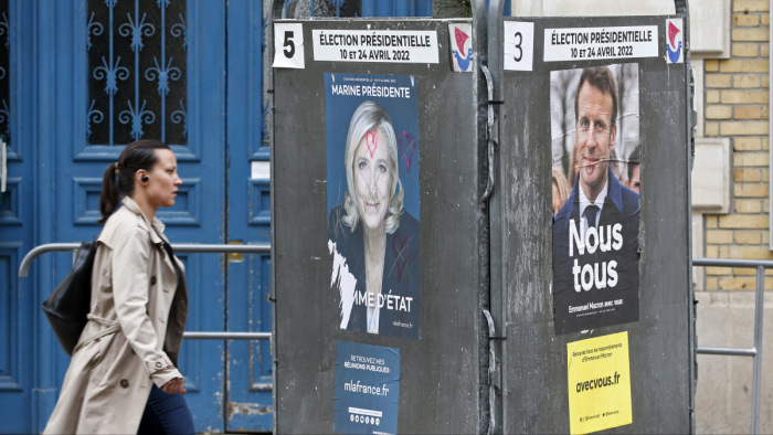 Macron és Le Pen ugyanazok meghódításáért küzd a hajrában