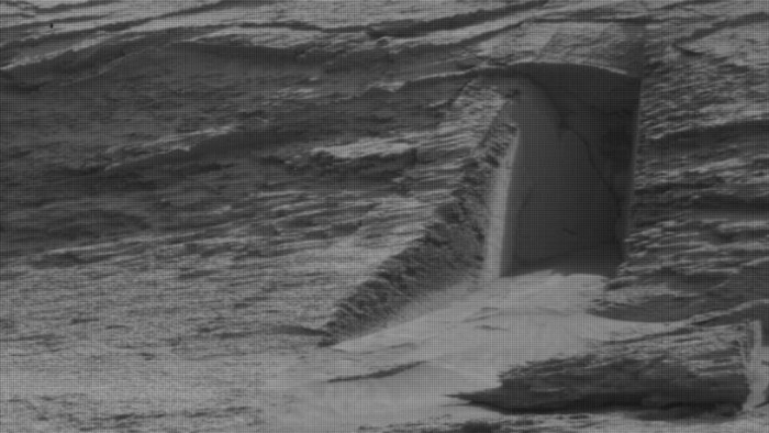 Mintha titokzatos ajtó látszana a NASA Marsról készített fotóján
