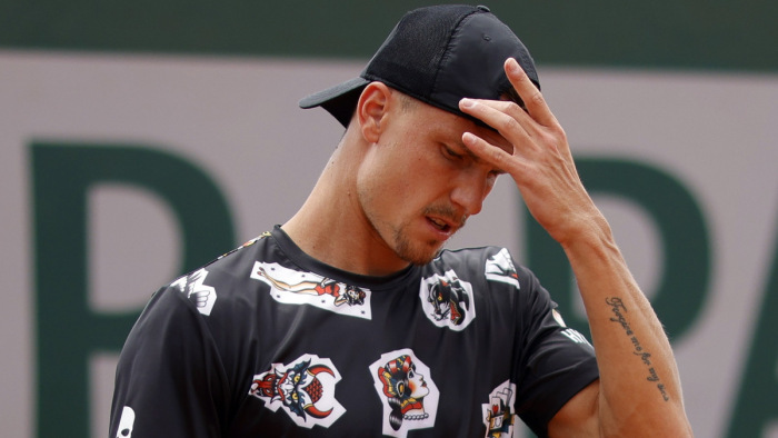 Fucsovics feladta, Kyrgios jutott elődöntőbe a Stuttgarti tenisztornán