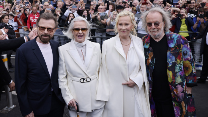 Megkezdődött az ABBA félig valóságos turnéja