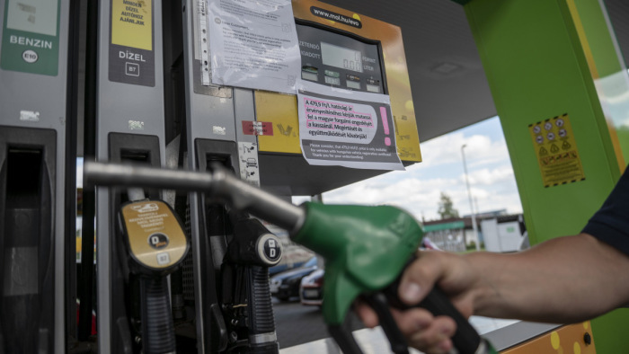 Csúszik a tetőzés, és 25 százalék felett is lehet az infláció az üzemanyagsapka kivezetése miatt