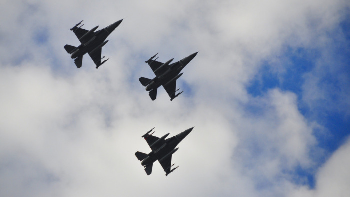 Orosz bombázók miatt küldte fel vadászgépeit Hollandia, de elkéstek