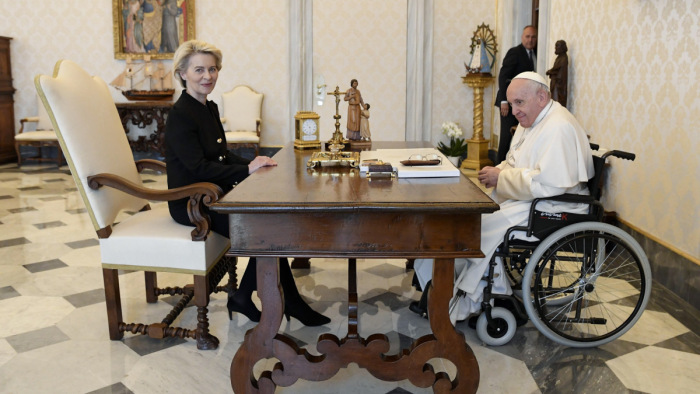 Ursula van der Leyen megszólalt, miután tárgyalt Ferenc pápával