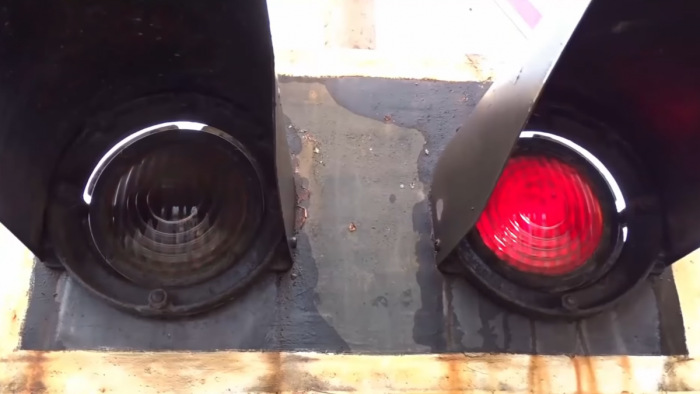 Videón, hogy min múlik egy ember élete - kamionnal ütközött egy vonat Eperjesen
