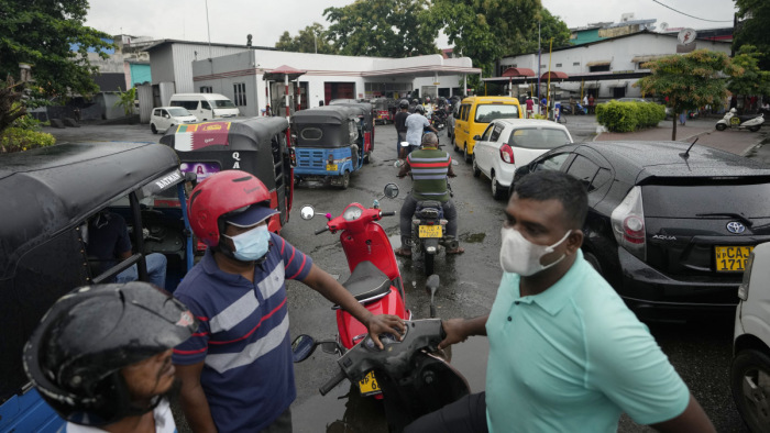 Már az iskolákat is be kellett zárni az üzemanyaghiány miatt Srí Lankán