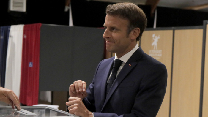 Felmérés: Emmanuel Macron koalíciója győzött, de veszített is