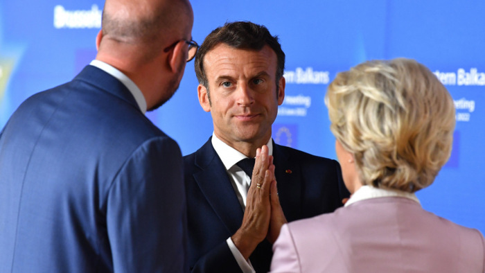 Emmanuel Macron átadta az elnökséget a NATO-csúcson