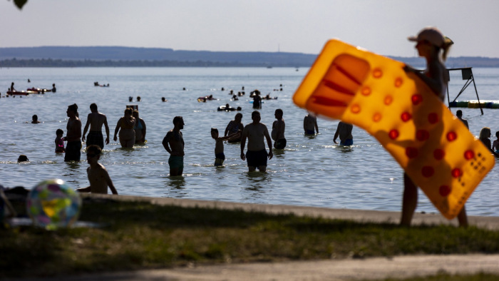 Váratlan fordulat a Balatonon – örülhetnek a strandolók