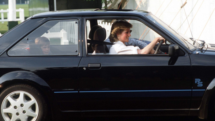 Most bárki viheti Diana hercegnő különleges autóját