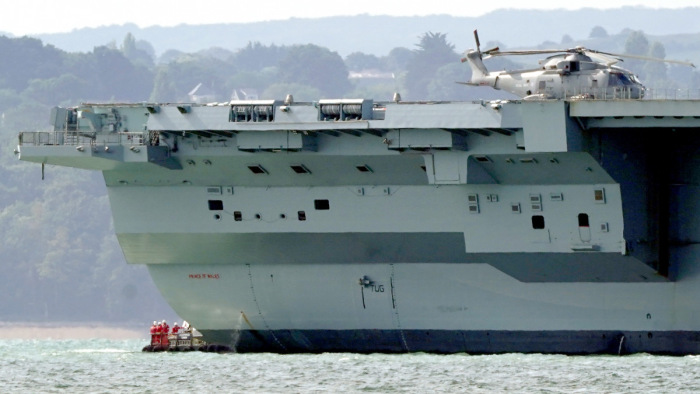 Banális ok miatt robbanhatott le a hadgyakorlatra igyekvő hatalmas NATO-anyahajó