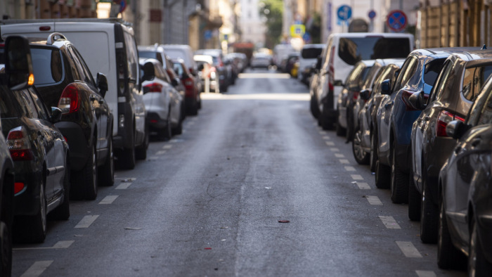 A változások a helyi lakosok érdekeit szolgálják – Balogh Samu az új, fizetős budapesti parkolási zónákról