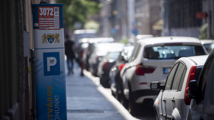 Ekkortól parkolhat ingyen Budapesten az év végén