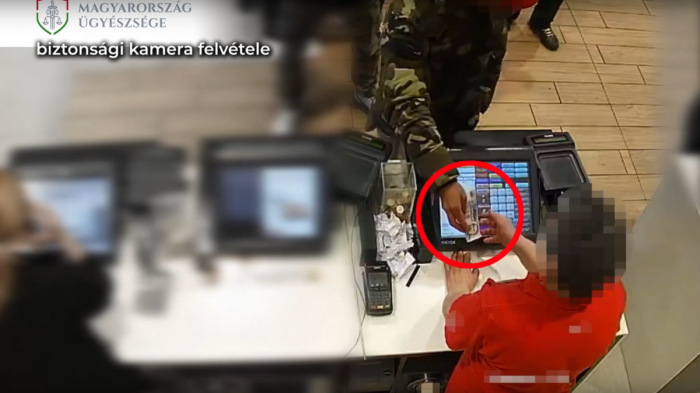 Húszezreseket hamisítottak, a biztonsági elemeket is imitálták - videó