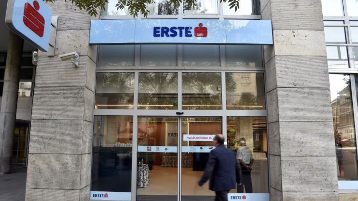 Négynapos szünetet tart az Erste Bank, egyes átutalások később teljesülnek