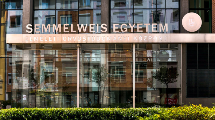 Energiaválság: átköltözteti néhány klinikai részlegét a Semmelweis Egyetem, lesz teljes szünet is
