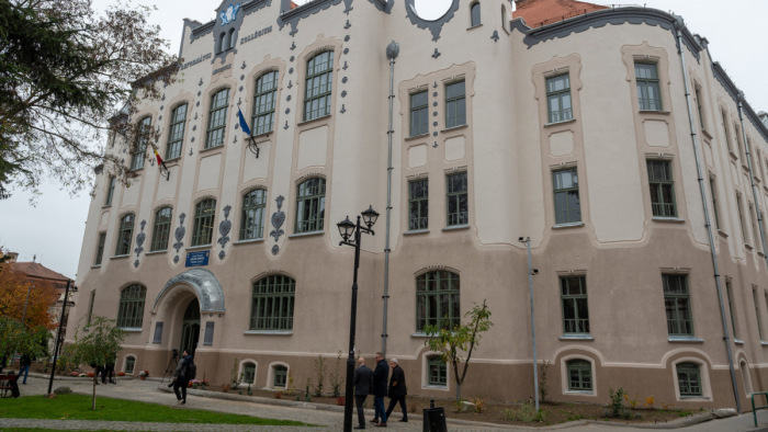 Felavatták Erdély legnagyobb magyar iskolájának felújított épületegyüttesét