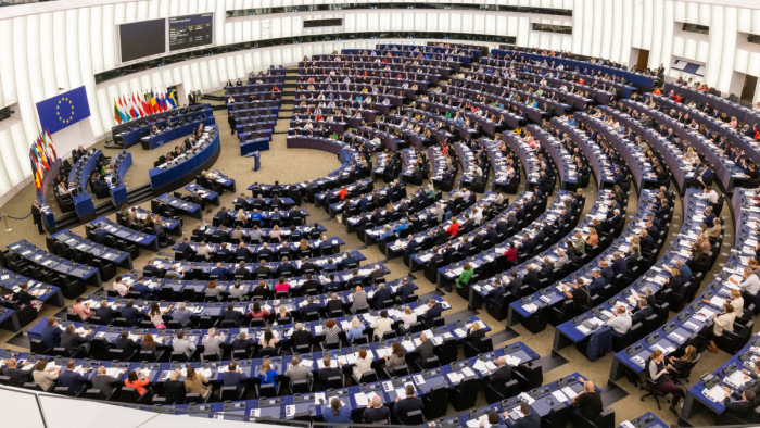 Már csak egy uniós lépés választja el Ukrajnát a 18 milliárd eurótól