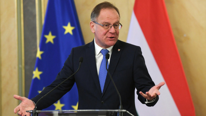 Navracsics Tibor: 3,9 milliárd eurós hitelkérelmet nyújt be Magyarország