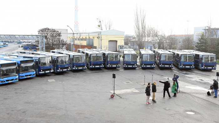 Még Budapesten vannak az egy hónapja Ukrajnának ajándékozott buszok