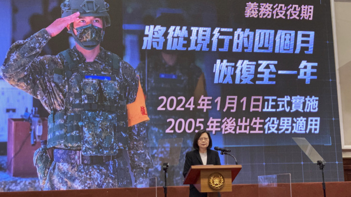 Tajvan megtriplázta a sorkatonaság idejét a kínai fenyegetés miatt