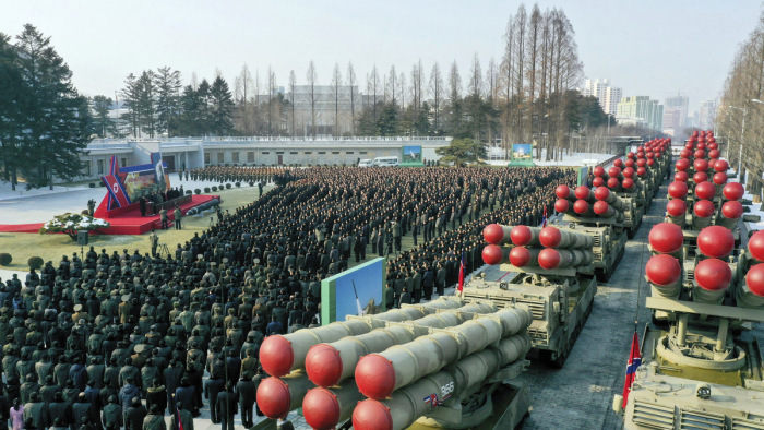 Kim Dzsong Un: exponenciálisan növelni kell az atomfegyverzetet, Dél-Korea egyértelmű ellenség