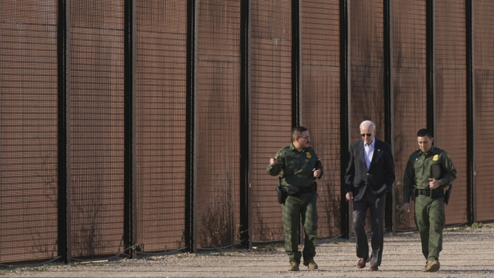 Rekordmennyiségű bevándorló érkezik Amerikába, Joe Biden súlyos lépésen gondolkodik