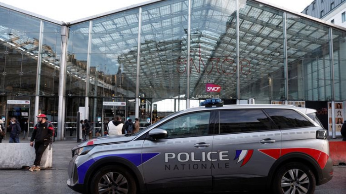 Késes támadás egy párizsi pályaudvaron – videó