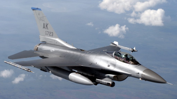 Meglepő felhívás, avagy mégis kap F-16-osokat Ukrajna?