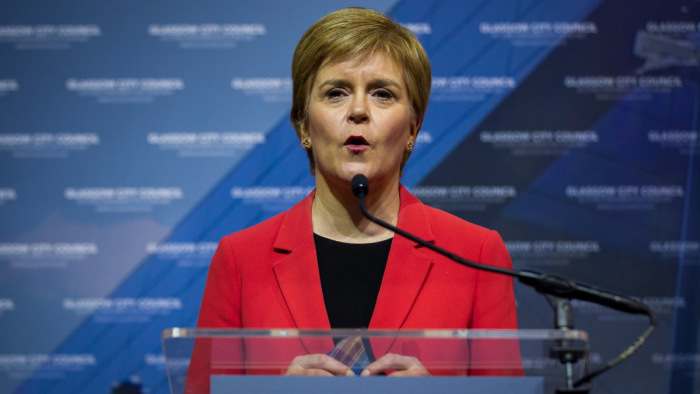 Őrizetbe vették a februárban váratlanul lemondó skót miniszterelnök férjét