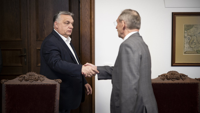Három dologról posztolt egyben Orbán Viktor