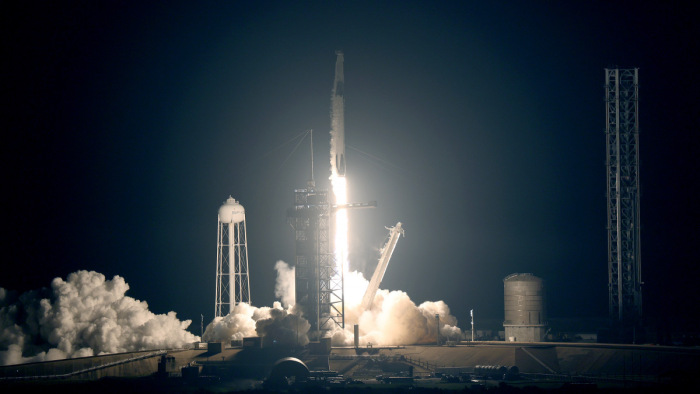 Kilőtték a SpaceX űrhajóját – videók