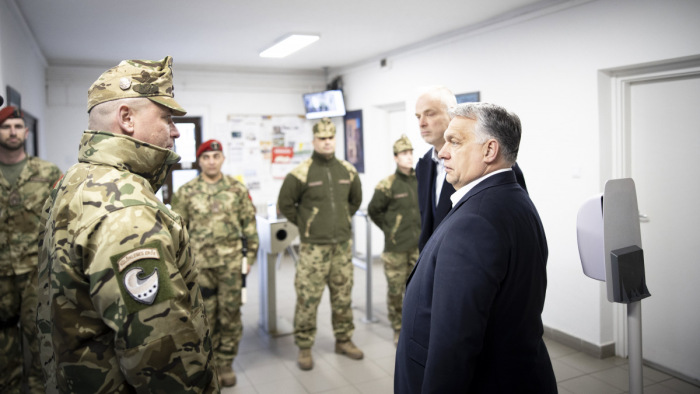 Orbán Viktor: szárazon kell tartani a puskaport