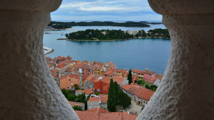 Egymás után dózerolják le a kedvelt horvát üdülőrégióban a házakat