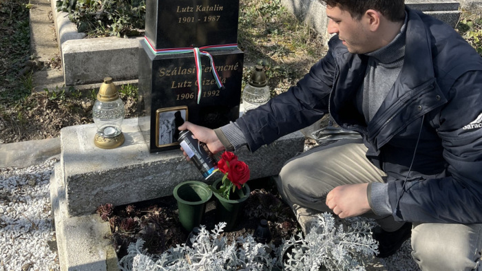 Fekete festékkel fújták le Szálasi képét a Farkasréti temetőben