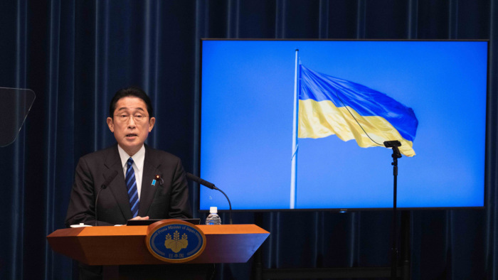 Kijevben tárgyal a japán kormányfő