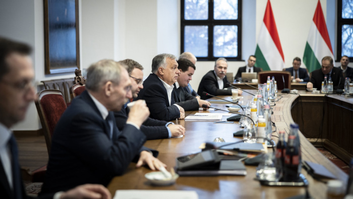 Hosszú lesz - A kormányülésről posztolt Orbán Viktor