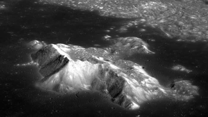 A magyar kötődésű Szilárd-krátert is elcsípte a Hold-szonda - képek