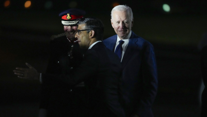 Joe Biden a nagy ünneplés helyett csak rövid időt tölt Észak-Írországban