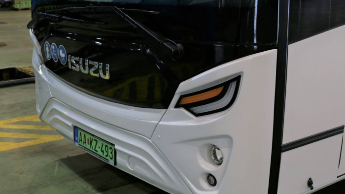 Új buszt tesztel a BKV, ingyen lehet utazni a járaton - képek
