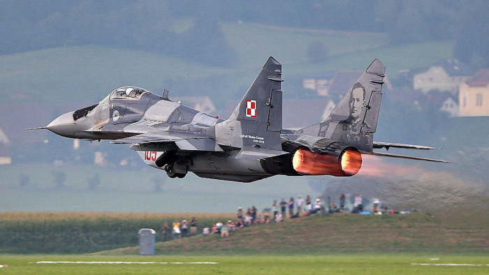 Varsó engedélyt kért Berlintől, hogy átadja MiG vadászgépeit Kijevnek